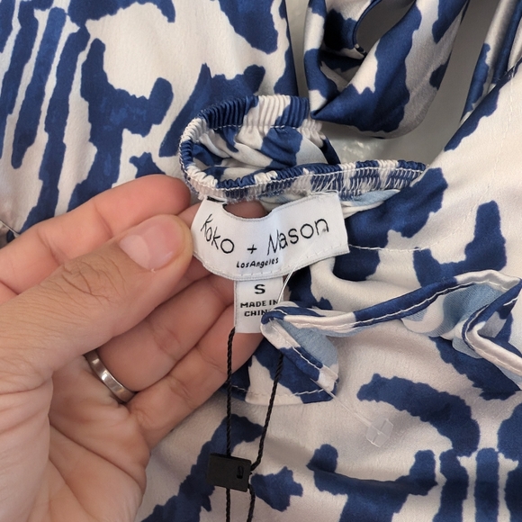 Elegant Blue and White Patterned Midi Dress - Picture 10 of 13